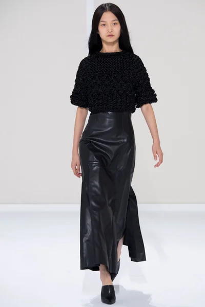 Look 10